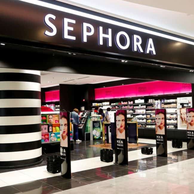 Schitts Creek season 6 spoilers without context Sephora Store front