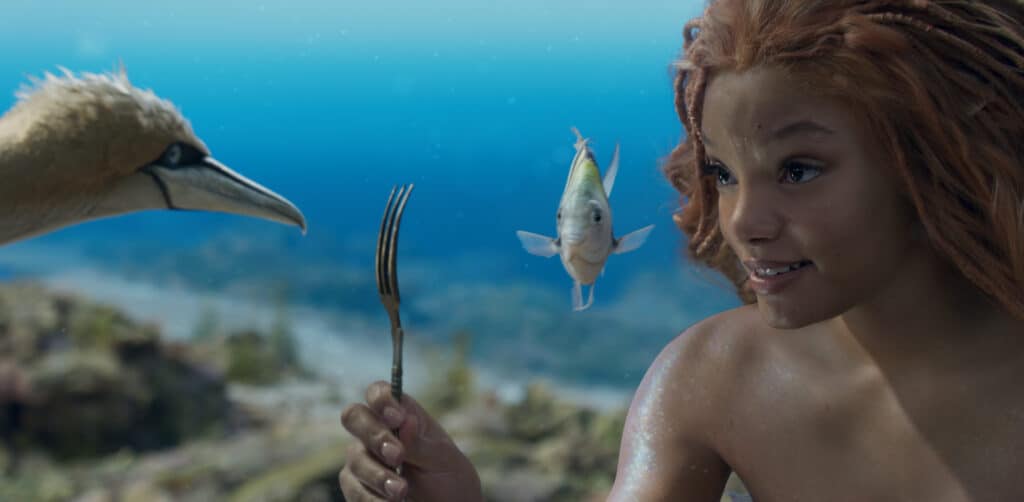 Age rating of THE LITTLE MERMAID 2023. Scuttle, flounder and ariel looking at a fork. 