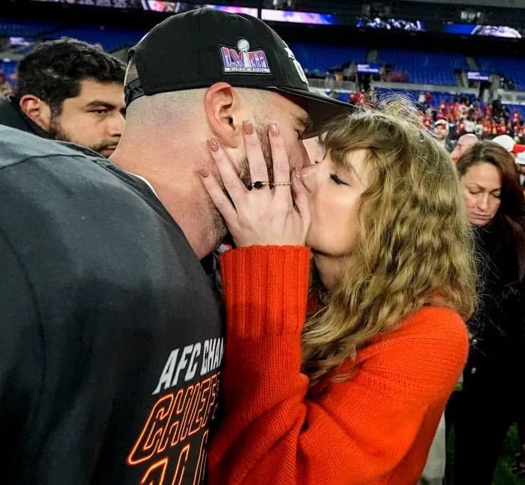 will travis kelce be at the grammys with taylor swift